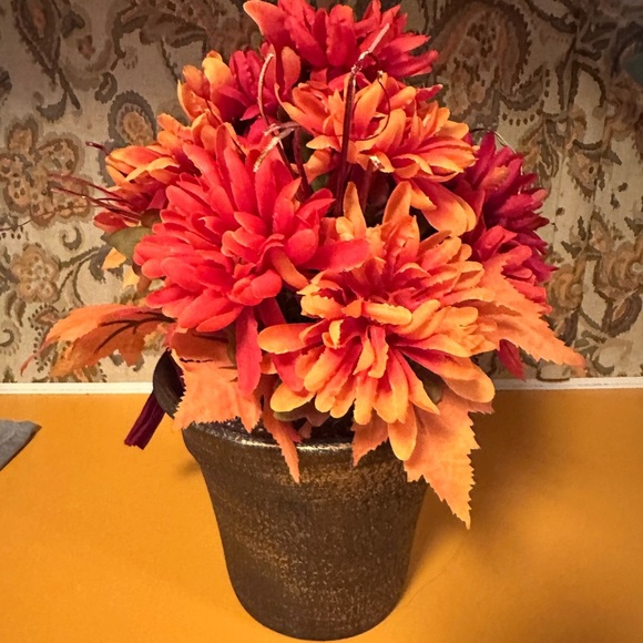 Autumn Floral Arrangement in Brown Pot - Picture 5 of 7